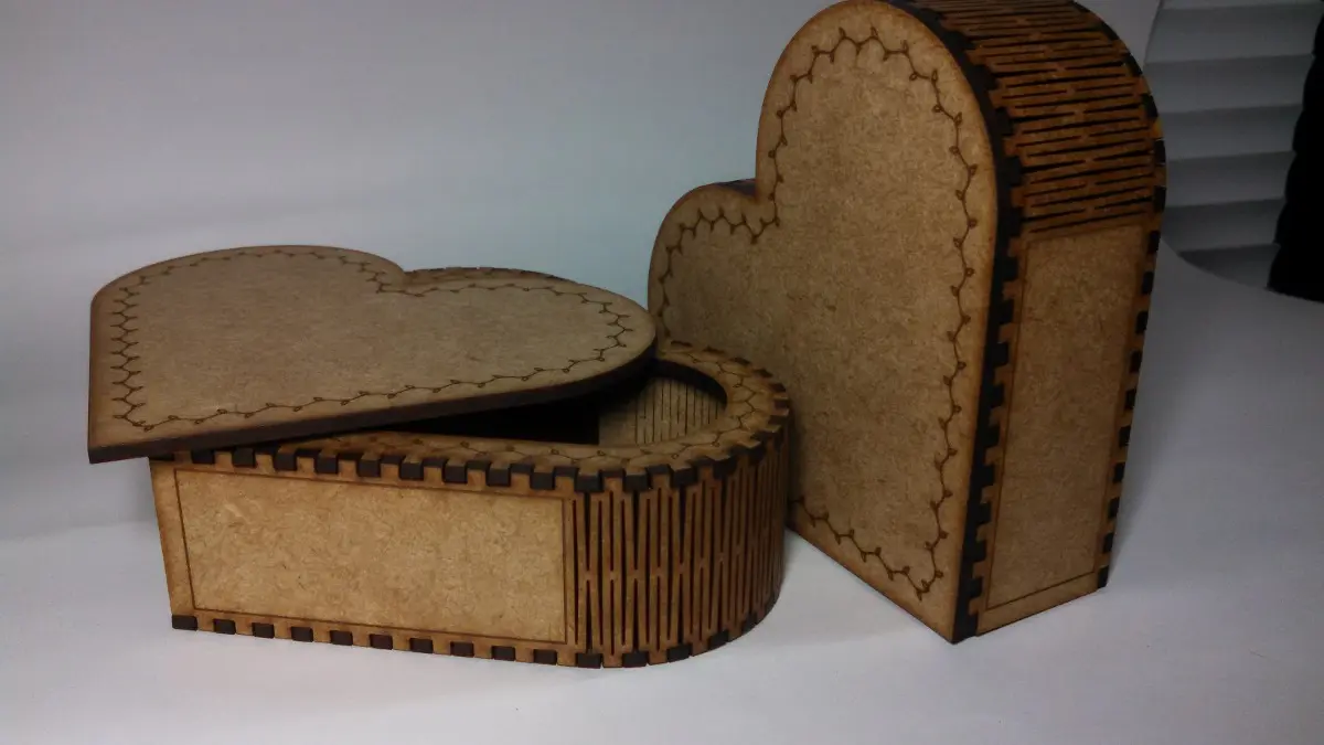 Caja de corazón en MDF